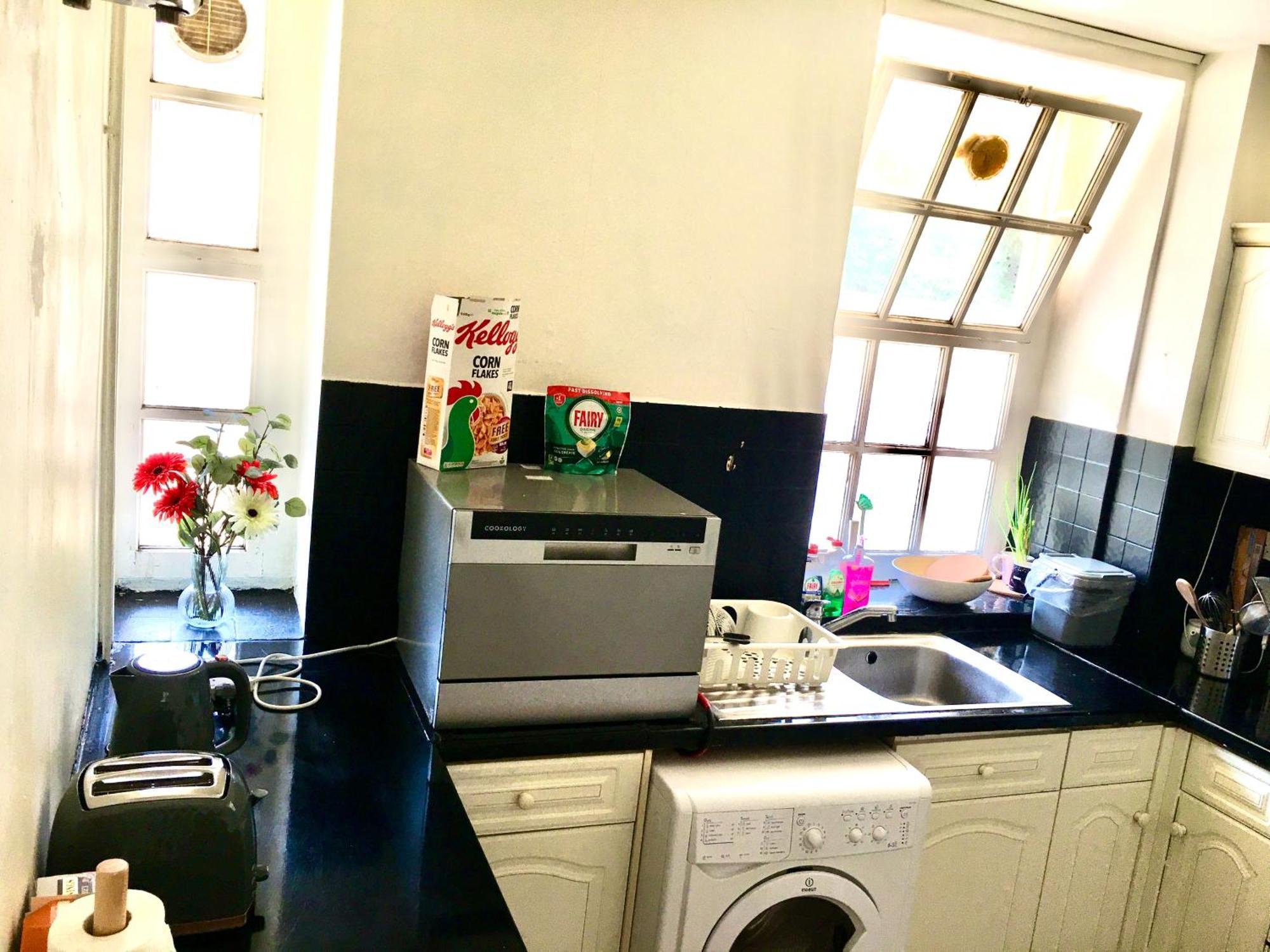 Stunning -3 Double Bedroom Entire Flat In Heart Of
