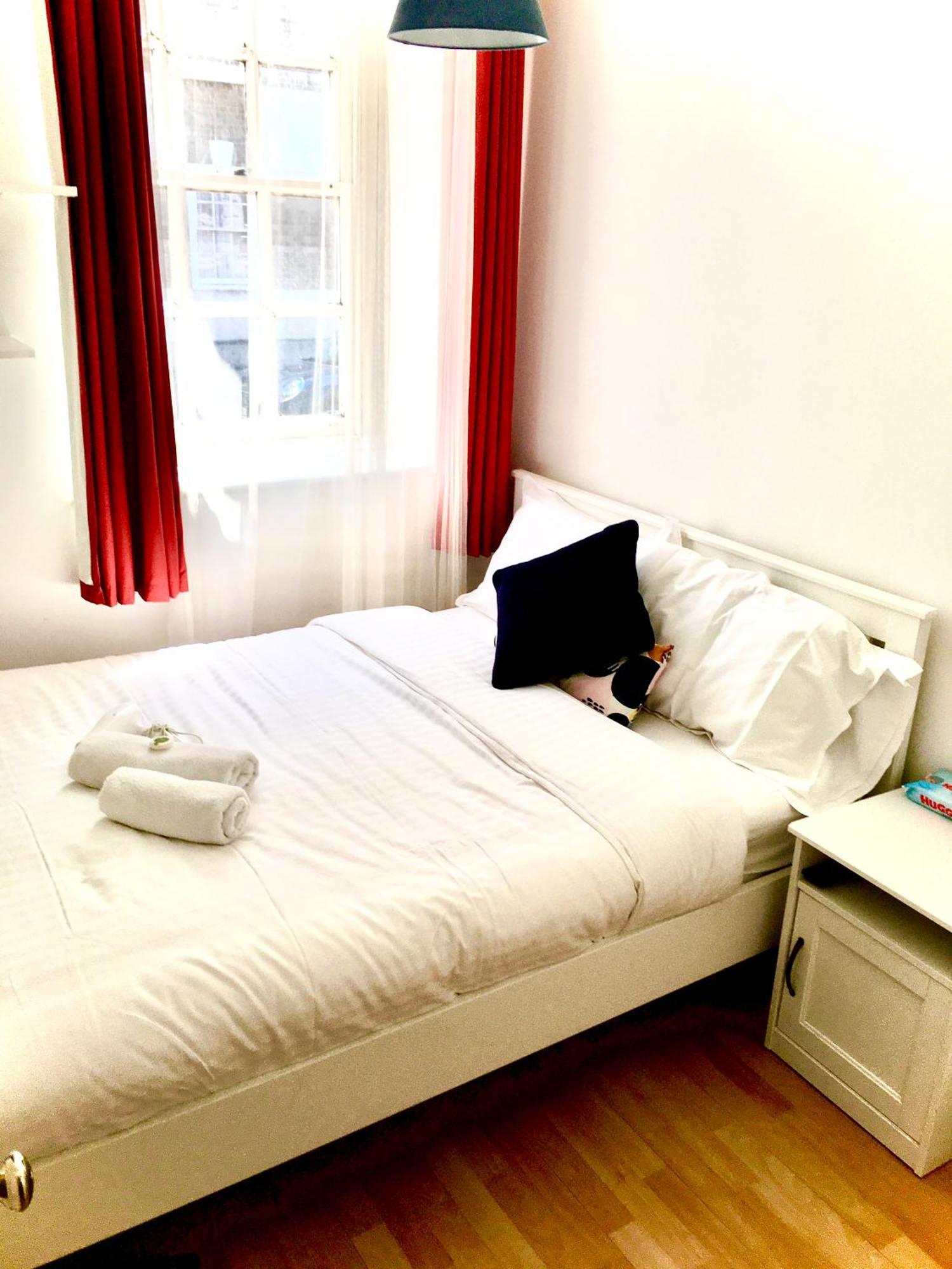 Stunning -3 Double Bedroom Entire Flat In Heart Of